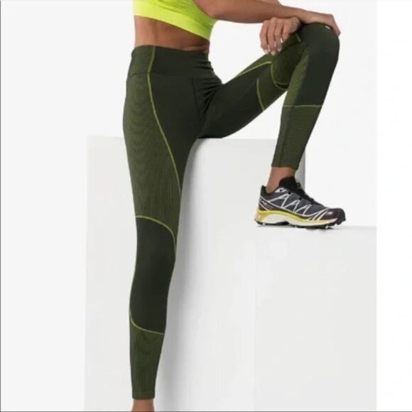 Sweaty Betty - Speedy Seamless Running Leggings in Black + Neon Blue, Med - Picture 8 of 10